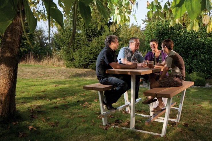 FINDS - Fantastic Furniture Picnic Table - The Beer Table from Cassecroute
